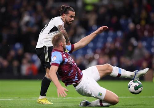 เบิร์นลี่ย์ vs ครอว์ลี่ย์ ทาวน์