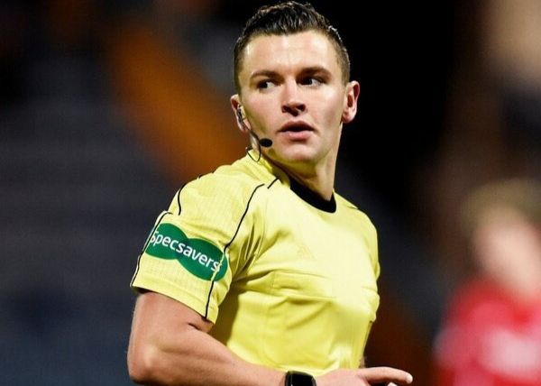 อย่างเป็นทางการ: ผู้ตัดสินชาวสก็อต วอลช์ ทำหน้าที่ทำหน้าที่ตัดสิน ตุรกี พบกับ บัลแกเรีย