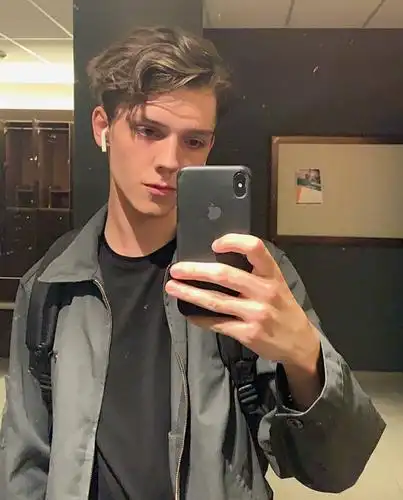 6686体育金牌作者Esme