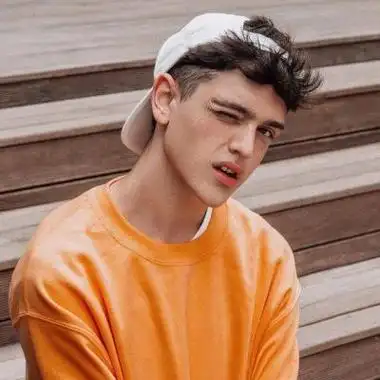 6686体育金牌作者Esme