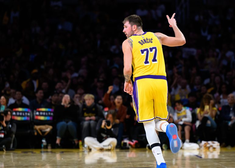 Doncic กลายเป็นผู้เล่นคนแรกในประวัติศาสตร์ Lakers ที่ทำคะแนนได้มากกว่า 40 แต้มในสองเกมติดต่อกัน