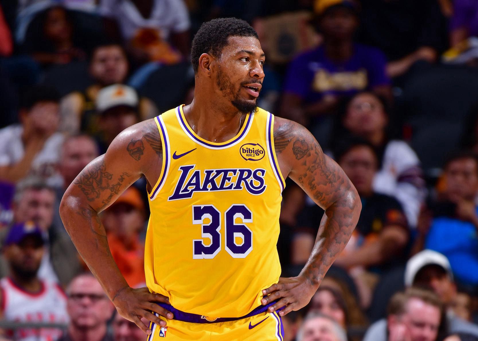 คาดเดาไม่ได้! สมาร์ททำฟาวล์ 3 ครั้งและทำพลาดอย่างน่าขันในช่วงจังหวะชี้ขาดที่ทำให้สเปอร์สได้บอล